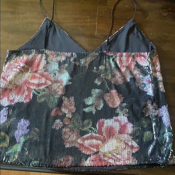 ⭐️4/$25⭐️ Dynamite sequence top - Picture 2 of 3